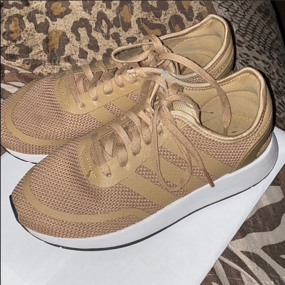 Adidas Wmns Sz.5 - Picture 1 of 2